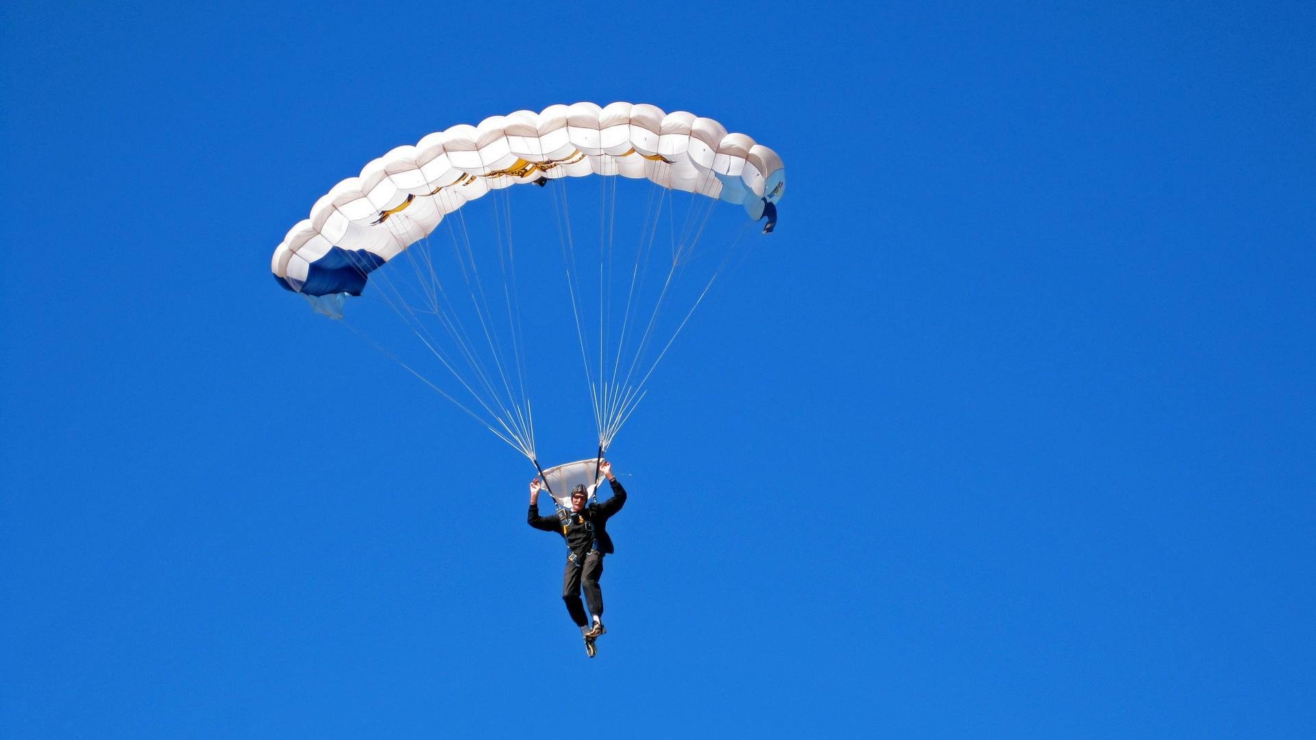 麦基翁冲线时刻引发现场欢呼，麦基翁多大